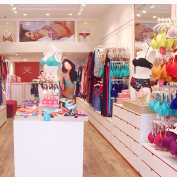 NAME YOUR PRICE VICTORIAS SECRET MYSTERY BOX! - Picture 2 of 8